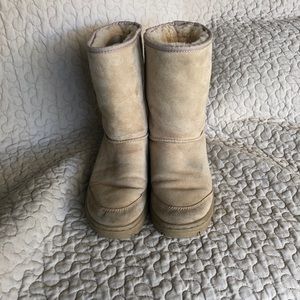 Ugg Ultimate Short Boots in Sand size 8
